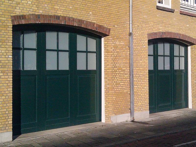 Zijwaarts openende garagedeuren 17