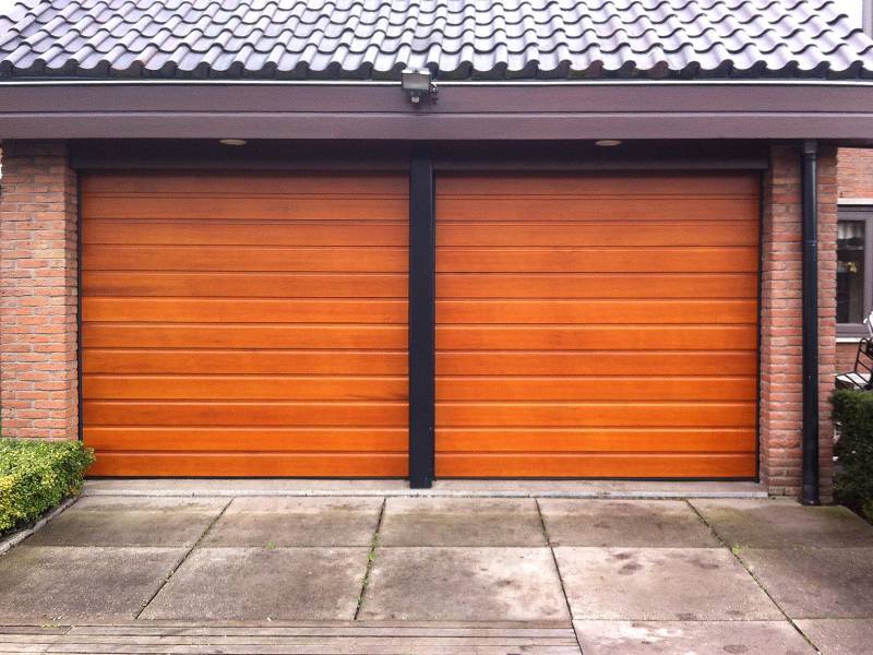 Verticaal openende garagedeuren 21